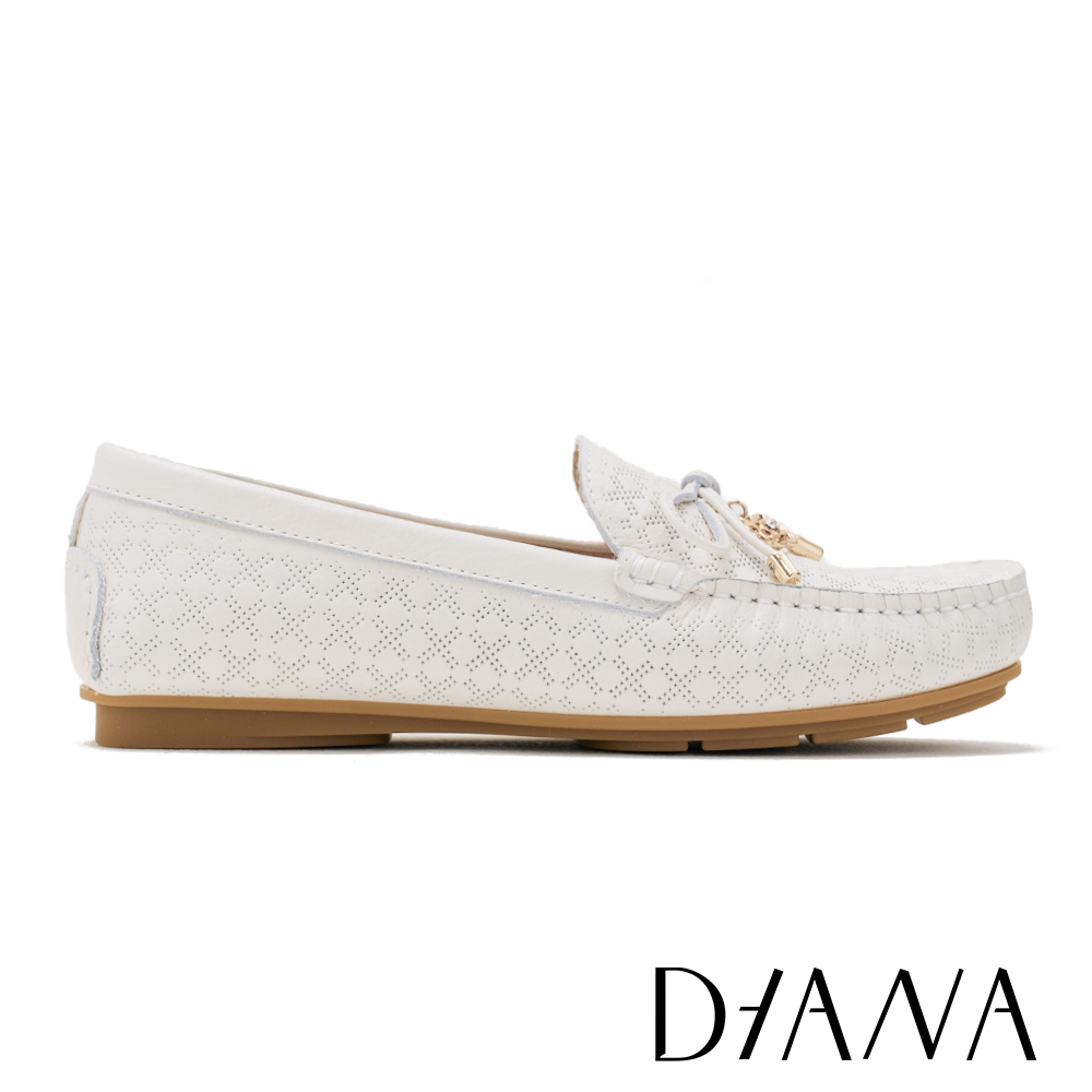DIANA 造型蝴蝶結牛皮壓花平底鞋 米色 #55340