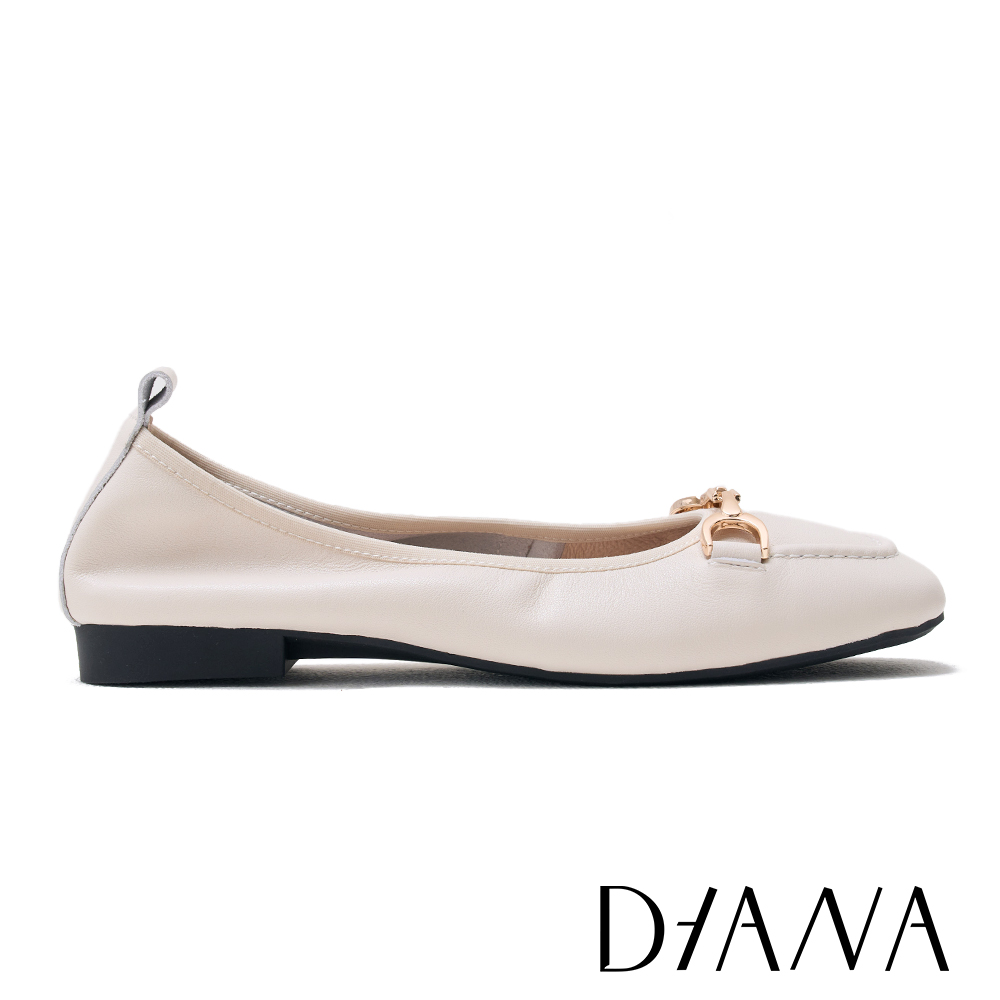 DIANA 牛皮馬銜釦方頭平底娃娃鞋 米色 #55208