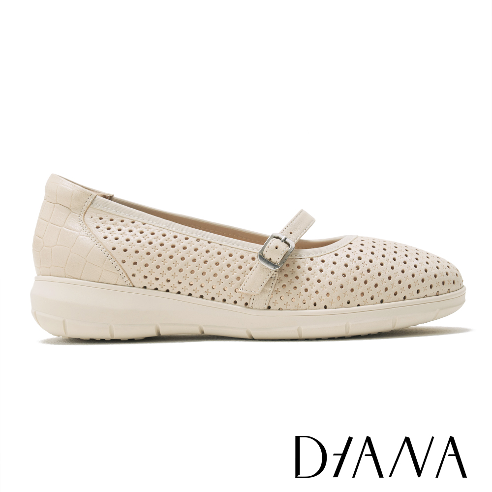 DIANA 舒適真皮繫帶洞洞休閒鞋 米色 #55309