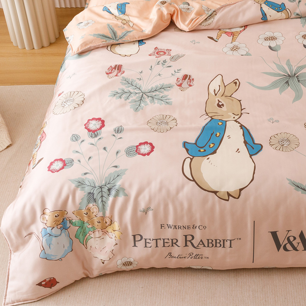 【PETER RABBIT彼得兔】彼得兔與V&A博物館聯名 友時光 60支高紗數 涼感萊賽爾天絲 兩用被床包組_4