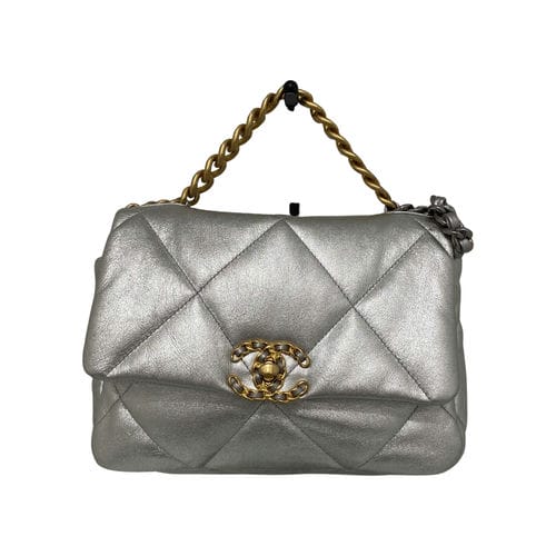 【桃園家樂福經國店】CHANEL/側背包//19 小號 26CM