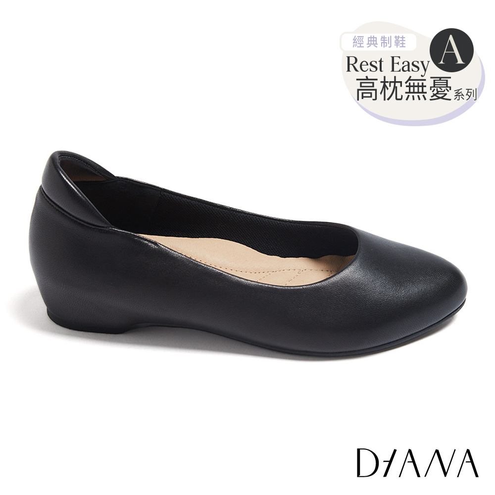 DIANA 漫步雲端高枕無憂A款 內增高3cm微尖頭楦楔型跟制鞋 黑色 #55188