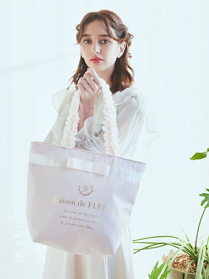 質感絲帶荷葉捲邊手提袋【M】(08000214800) - Maison de FLEUR