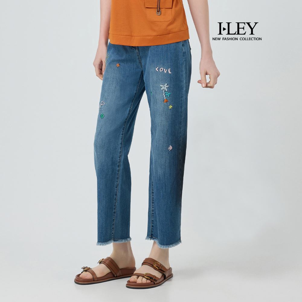 ILEY伊蕾 可愛刺繡寬直筒棉質牛仔褲(藍；M-XL)_0