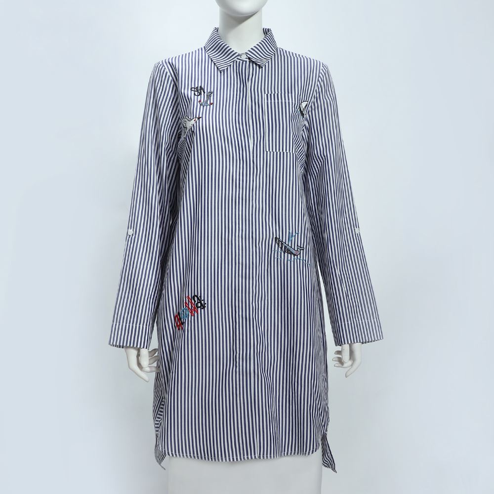 ILEY伊蕾 刺繡條紋萊賽爾棉質長版襯衫(深藍；M-XL)_3
