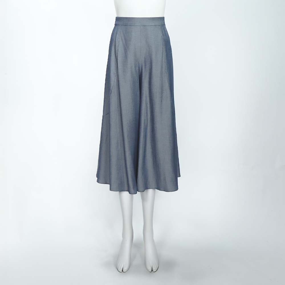 ILEY伊蕾 光澤感縲縈七分牛仔寬褲(藍；M-XL)_3