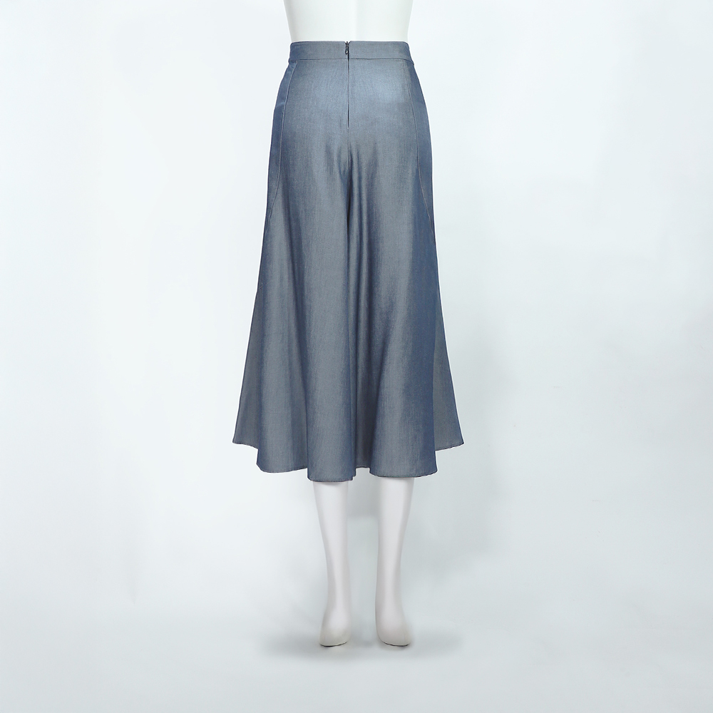 ILEY伊蕾 光澤感縲縈七分牛仔寬褲(藍；M-XL)_4