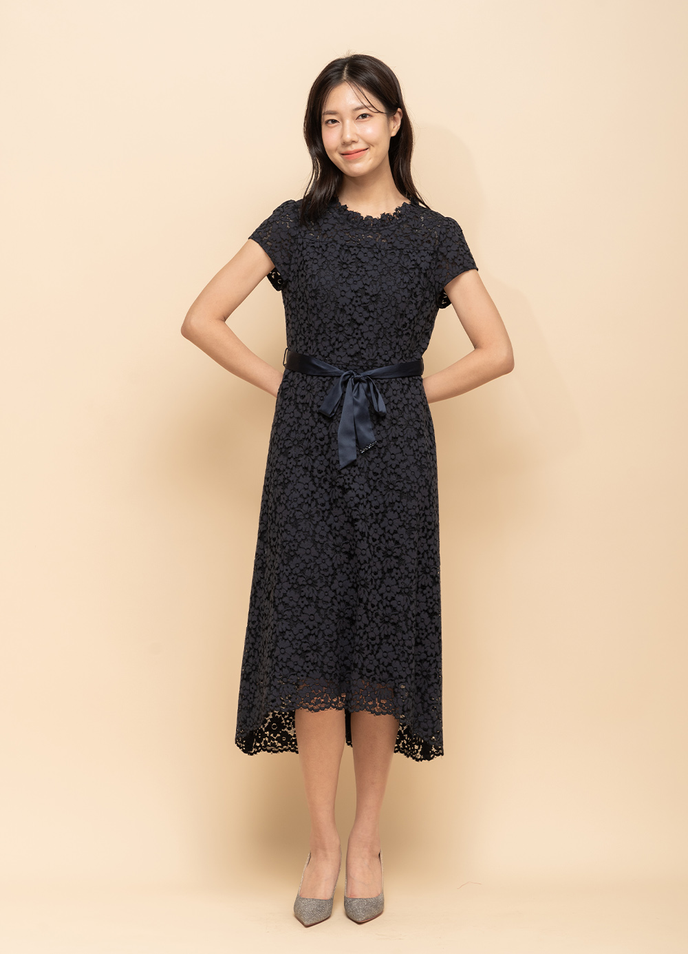 漫柔緻美蕾絲造型裙襬長洋裝（附腰帶）_1