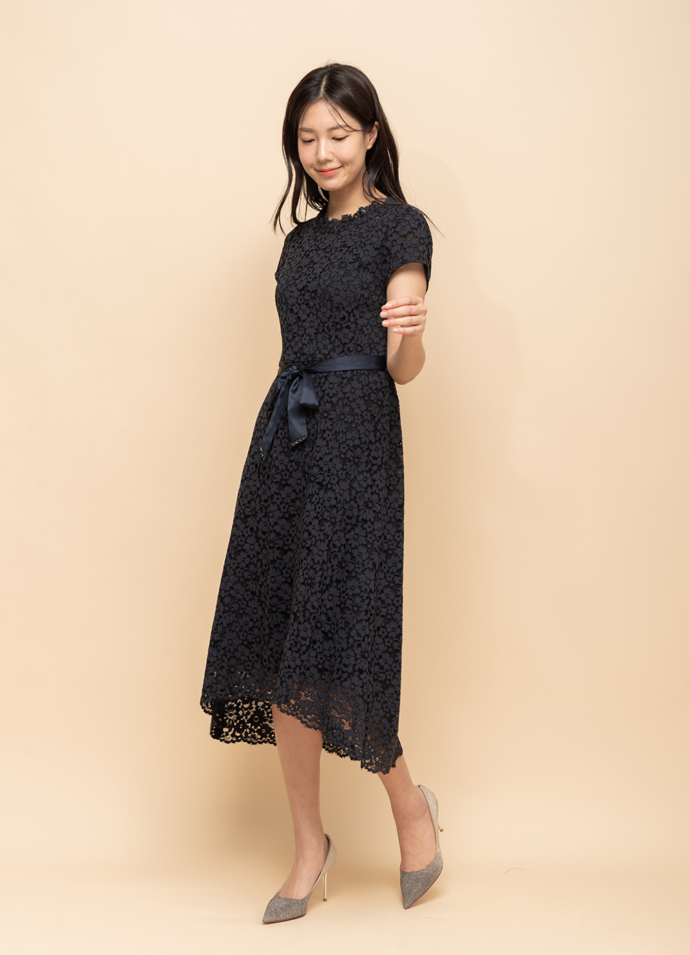 漫柔緻美蕾絲造型裙襬長洋裝（附腰帶）_2