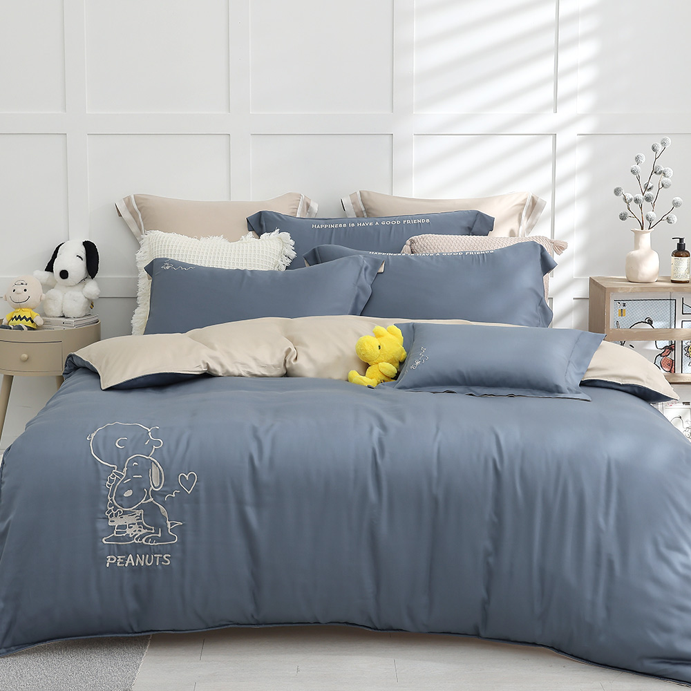 【PEANUTS™史努比聯名款】(單人/雙人/加大/特大) / 60支抗菌天絲™刺繡兩用被床包組 / 友情萬歲 / HOYACASA_5