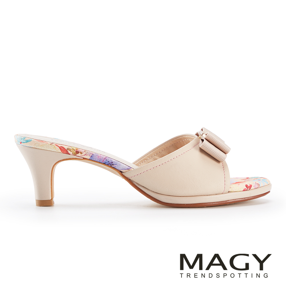 MAGY 羊皮織帶蝴蝶結花朵印花中跟拖鞋 杏色 #15025
