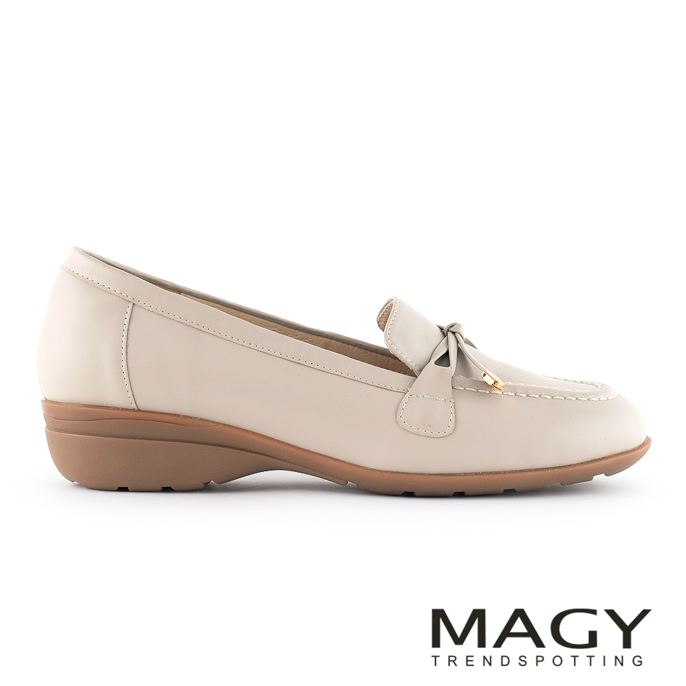 MAGY 素面真皮細帶蝴蝶結樂福低跟鞋 米色 #15272