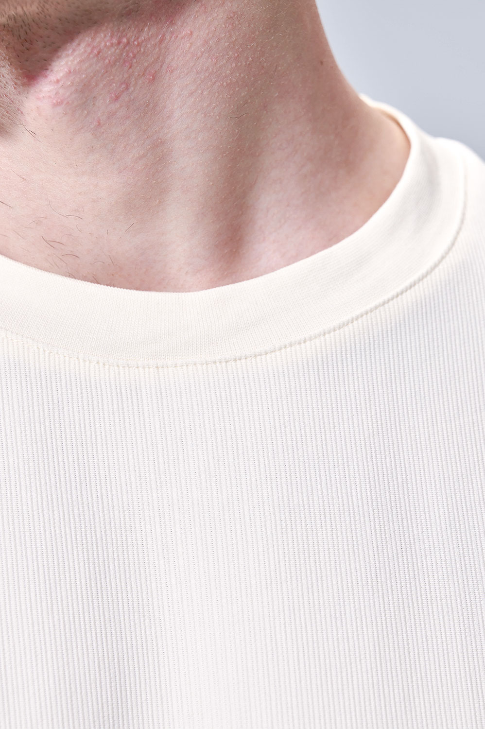 SST&C Off-white Cool Sensation Vertical Stripe High-neck T-shirt | 00212504001_3