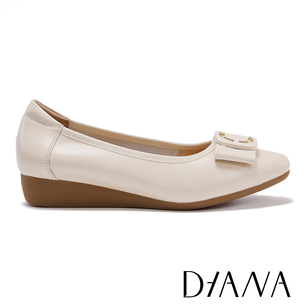 DIANA 方釦蝴蝶結真皮厚底低跟鞋 米色 #55221