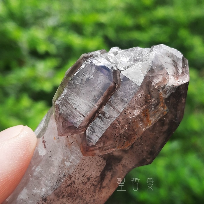 土桑展精選-辛巴威煙紫晶雙尖25-5號 Amethyst ~平衡、保護、淨化和增強能量_2