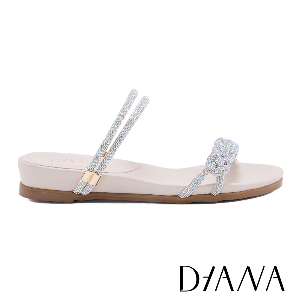 DIANA 氣質閃耀水鑽細帶繞帶兩穿低跟涼拖鞋 米色 #55004