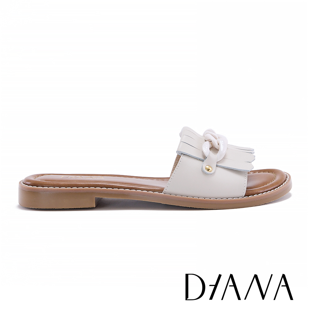 DIANA 優選牛皮時尚環扣流蘇低跟拖鞋 米色 #55007