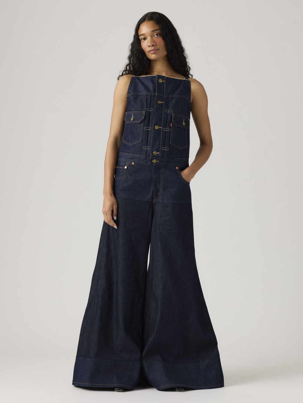 Levi’s® X Sacai  連身丹寧牛仔喇叭寬褲  人氣新品