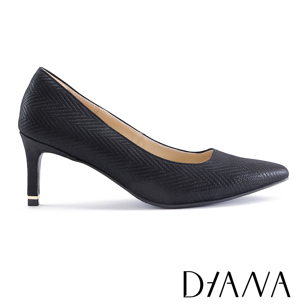 DIANA 羊皮壓紋素面尖頭高跟鞋 黑色 #55255