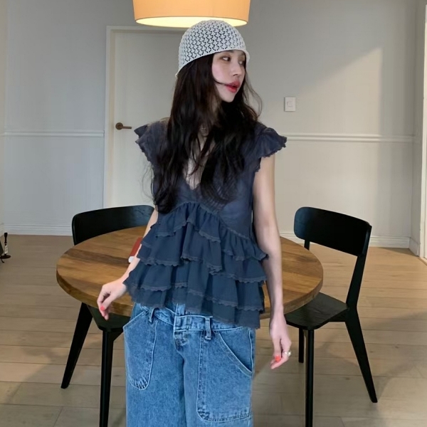 韓風不規則花邊拼接V領無袖上衣．白鳥麗子_1