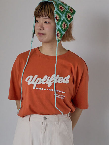 可愛毛絨英文刺繡短袖休閒T恤(0F000747010) - ehka sopo