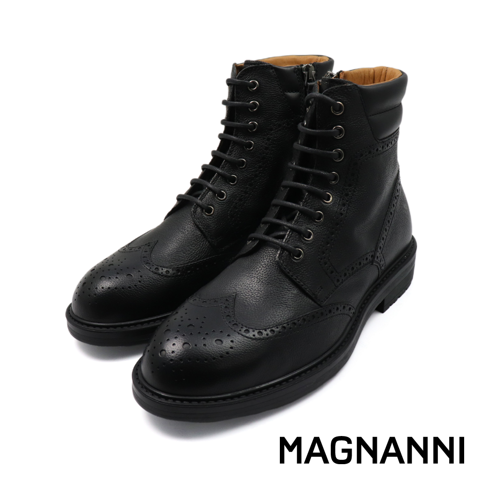 【MAGNANNI】西班牙手工真皮翼紋雕花中筒靴 黑色(25835-BL)