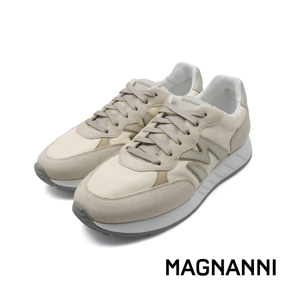 【MAGNANNI】西班牙原廠透氣軟墊拼接造型休閒鞋 象牙白(26145-IV)