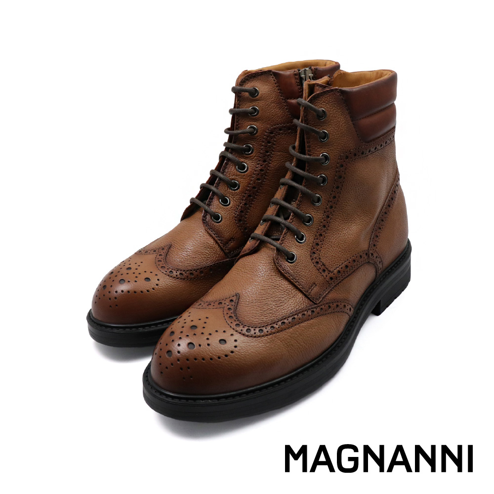 【MAGNANNI】西班牙手工真皮翼紋雕花中筒靴 棕色(25835-BR)