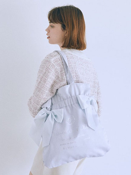 光澤感雙側緞帶蝴蝶結束口手提包(08000792300) - Maison de FLEUR