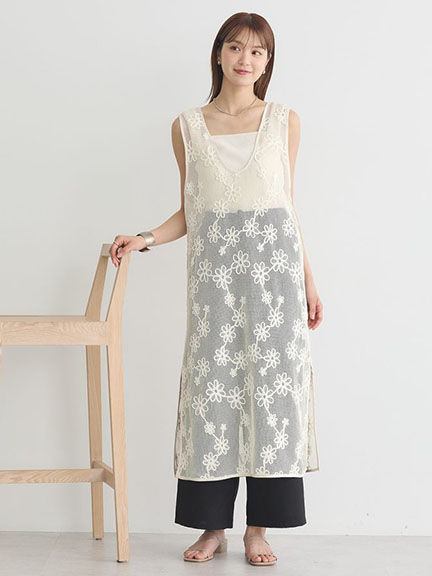 花卉刺繡網眼透膚V領背心洋裝(01000701400) - earth music&ecology