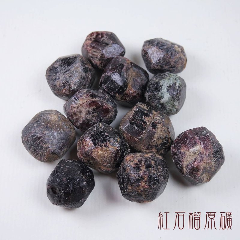 紅石榴原礦(Garnet) ~增加各種活力，是美麗的健康寶石~_0
