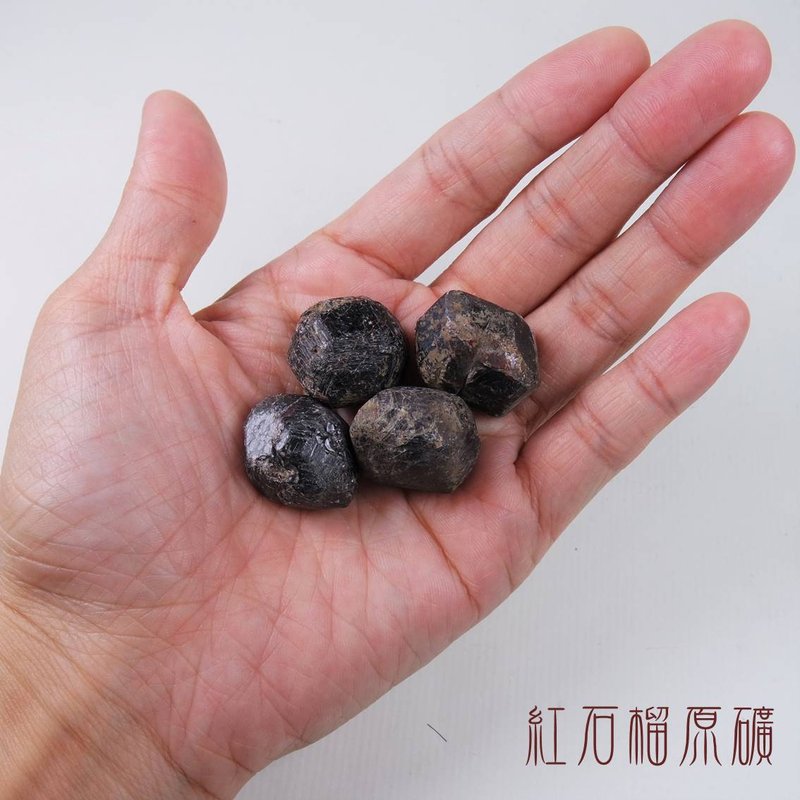 紅石榴原礦(Garnet) ~增加各種活力，是美麗的健康寶石~_1
