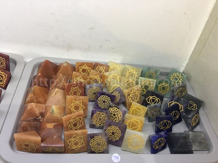 【惜福品】金字塔 特價100元(原價150元) 黑碧璽/白水晶/紅碧玉/橘東菱/黃金石英/紫水晶_1