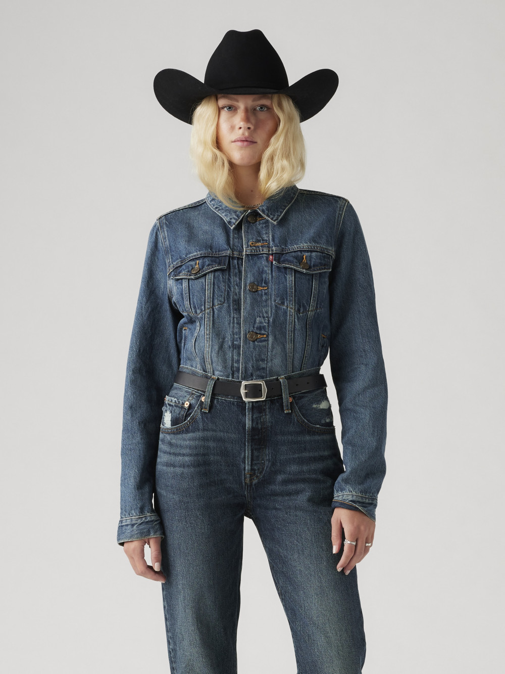 Levis 女款 牛仔外套 / Original經典修身版型 / 精工深藍染水洗 / 天絲棉 人氣新品