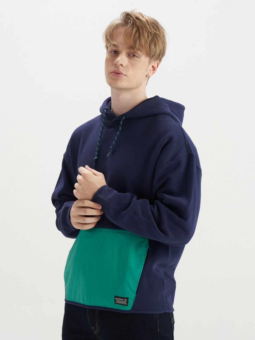 Levis 男女同款 工裝口袋帽T / 大口袋收納設計 / 寬鬆休閒版型 / 海軍藍 熱賣單品_0