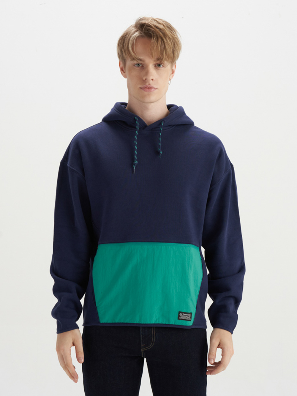 Levis 男女同款 工裝口袋帽T / 大口袋收納設計 / 寬鬆休閒版型 / 海軍藍 熱賣單品_2