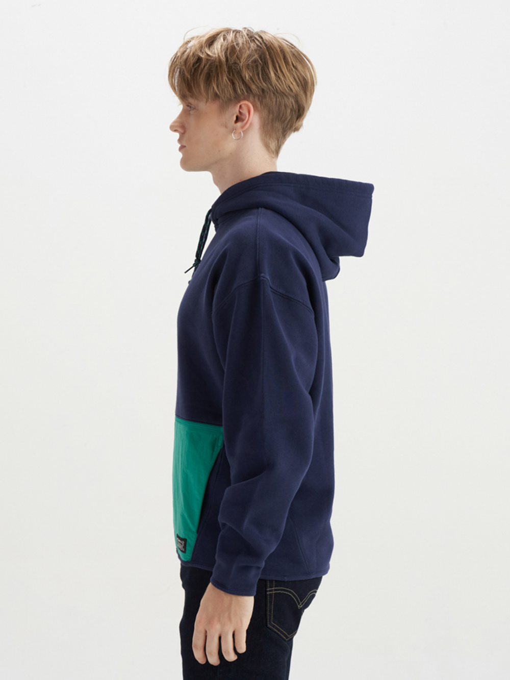 Levis 男女同款 工裝口袋帽T / 大口袋收納設計 / 寬鬆休閒版型 / 海軍藍 熱賣單品_4