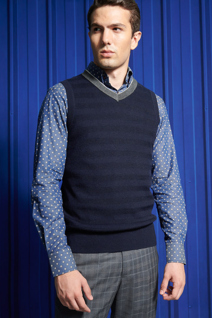 SST&C #Comfortable Cotton  White and Red Floral Dark Blue Shirt | 0312110009  (Outlet)_4
