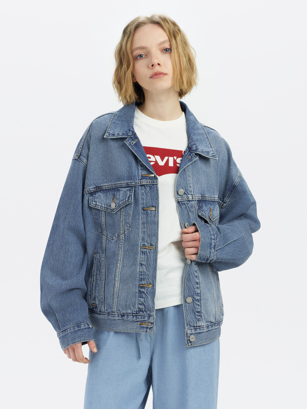 Levis 女款 90年寬鬆版牛仔外套 / 寬袖設計 / 天絲棉 / 精工中藍染水洗 人氣新品