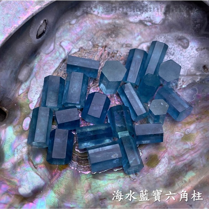 海水藍寶六角柱 (Aquamarine) ~對應喉輪、增加溝通能力、是旅行的護身符_1