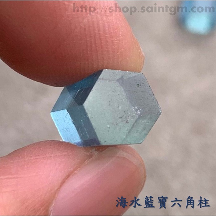 海水藍寶六角柱 (Aquamarine) ~對應喉輪、增加溝通能力、是旅行的護身符_4