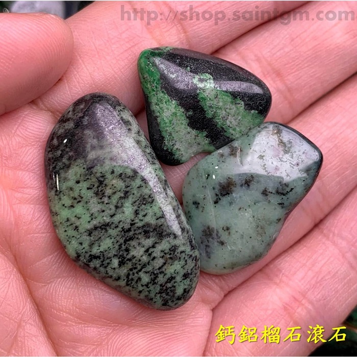 鈣鋁榴石滾石 (Grossular) ~協助聚焦與清理疲憊的療癒石，對應心輪_1
