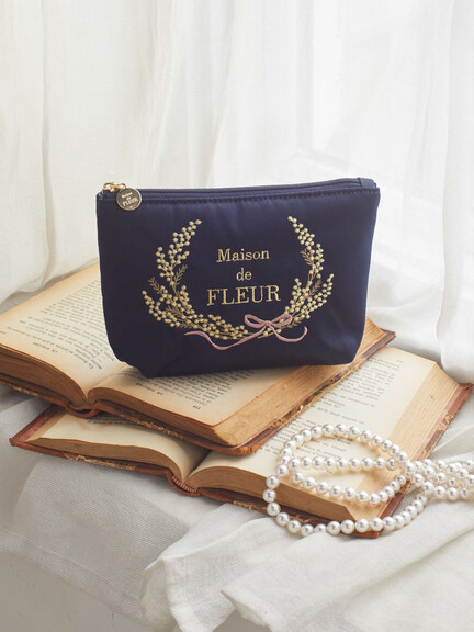 含羞草刺繡方形手拿包(8A21FJJ3900) - Maison de FLEUR