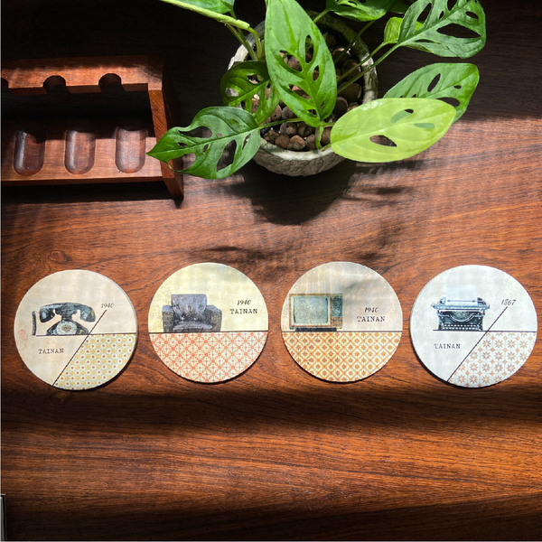 【原印臺南】復古家具系列 陶瓷吸水杯墊 四入一組_0