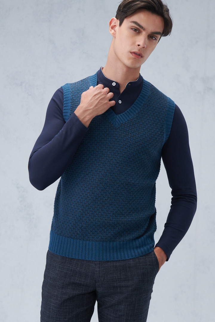 SST&C #Online Exclusive  Dark Teal Two-Tone Textured V-Neck Knitted Vest | 1112209006  (Outlet)_0