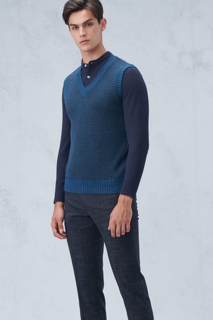 SST&C #Online Exclusive  Dark Teal Two-Tone Textured V-Neck Knitted Vest | 1112209006  (Outlet)_3