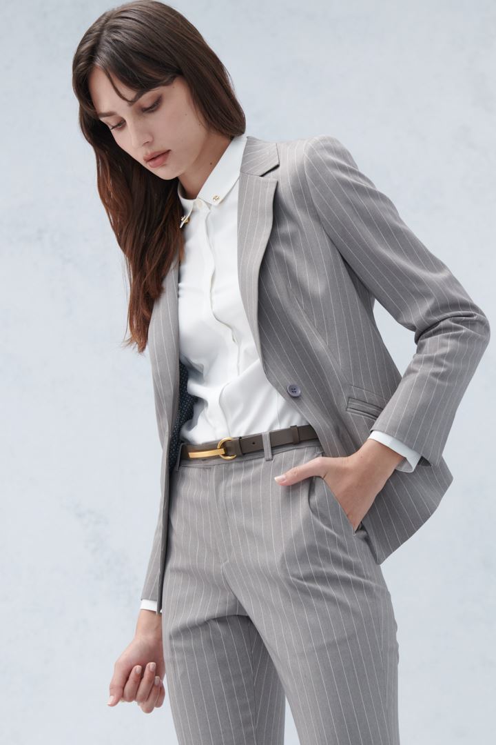 SST&C Gray Striped Pattern Square Collar Suit Jacket | 7162209002  (Outlet)_3