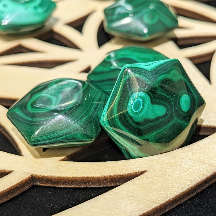 孔雀石大衛星護符 (Malachite)  ~聚財、趨吉避凶的平安符、平衡情緒_4