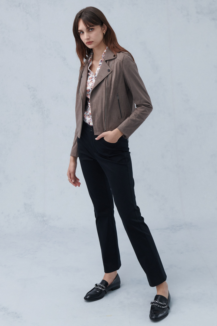 SST&C Women'S Black Standard Fit Low Waist Small Straight Trousers | 8262210003  (Outlet)_4