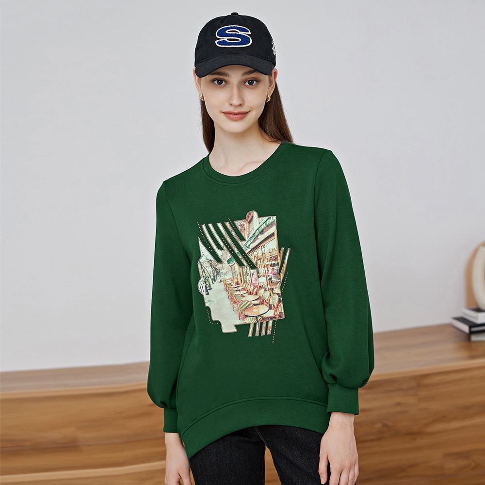 ILEY伊蕾 時髦貼布刺繡圓弧下擺彈性縲縈上衣(深綠色；M-XL)1223061204_0
